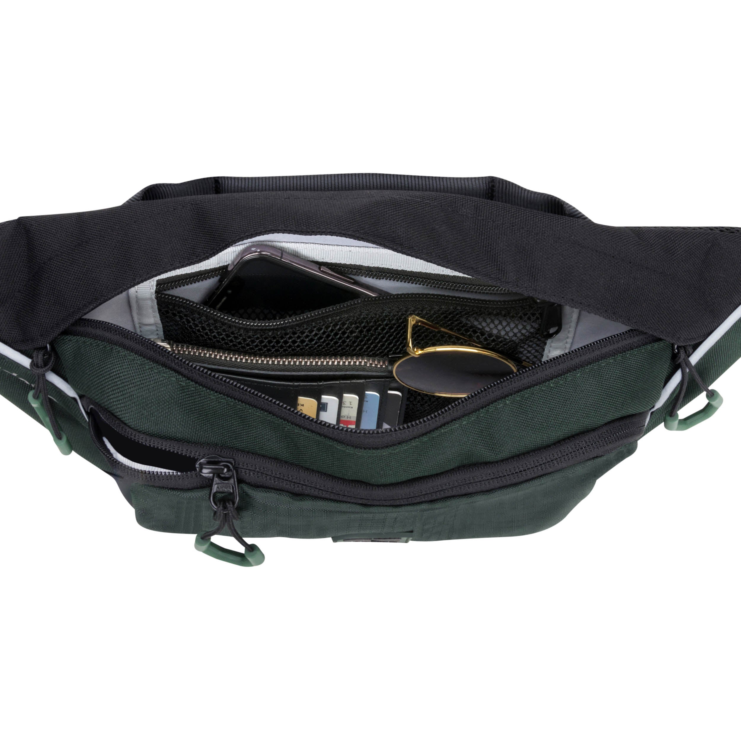 Große, dunkelgrüne Bauchtasche DRIP geöffnet mit sichtbaren Innenfächern, Smartphone, Geldbörse und Sonnenbrille