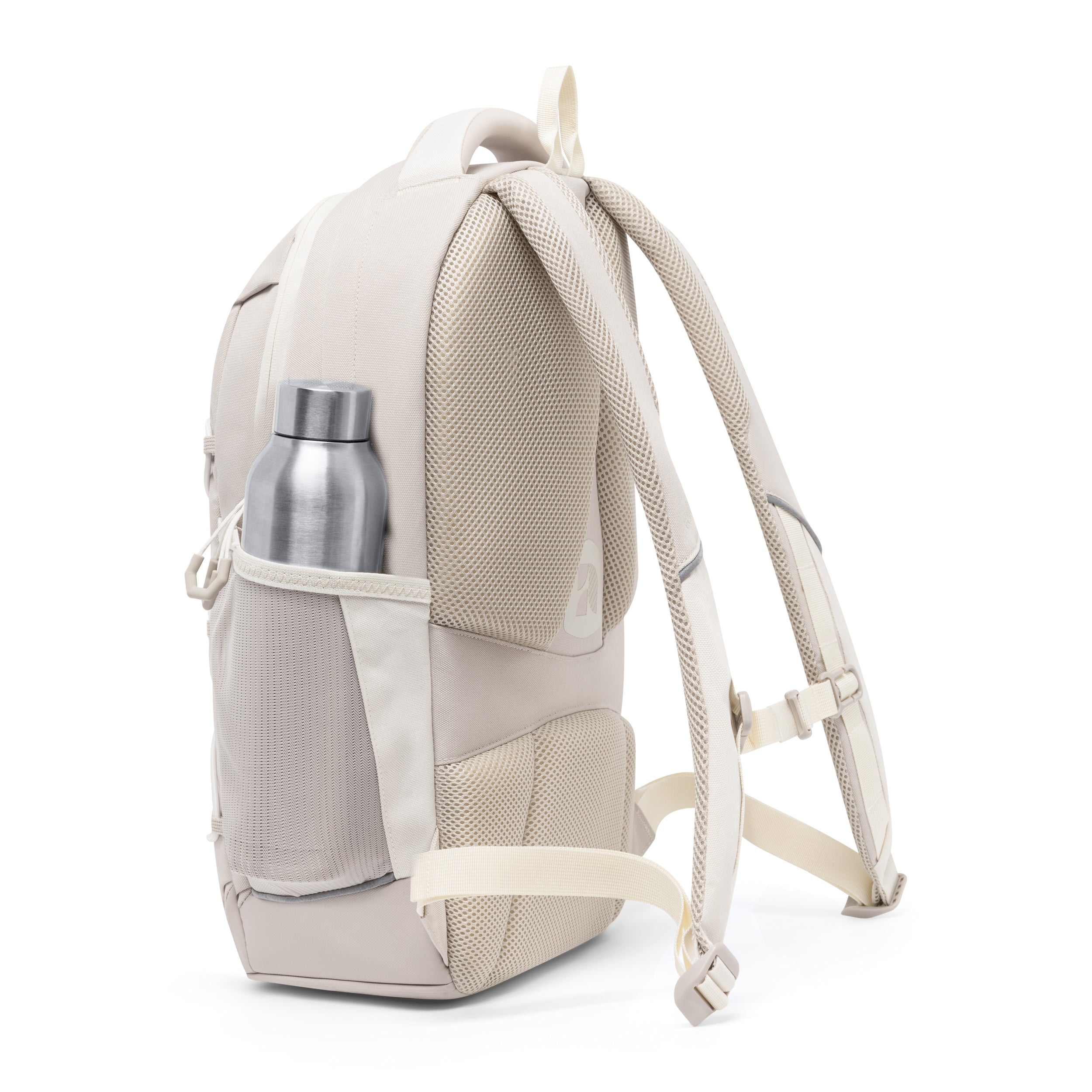 Schulrucksack AERO in Sandfarbe mit gepolstertem Rücken und Schultergurten, seitliche Netztasche mit silberner Trinkflasche