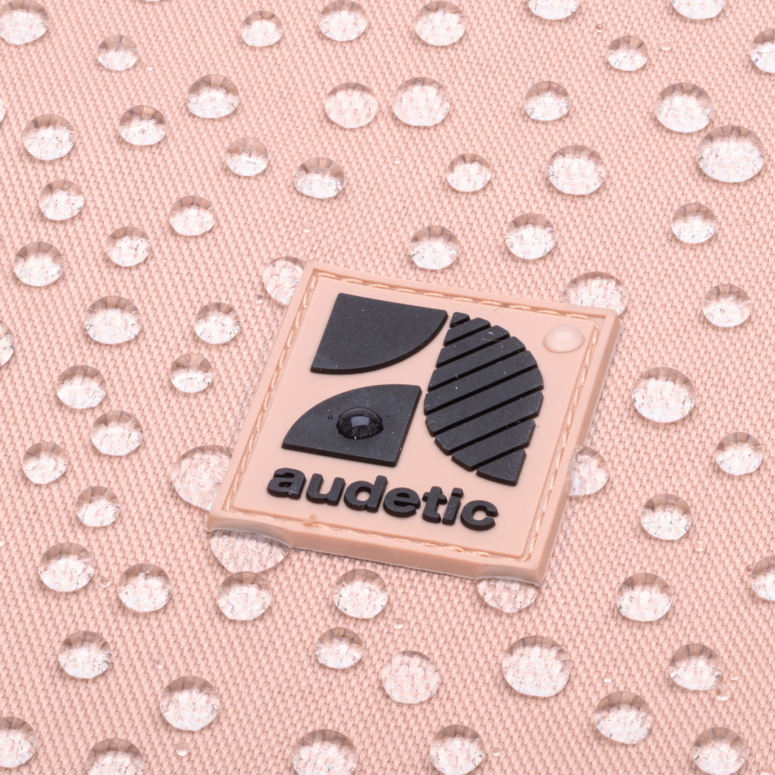 Wasserabweisender rosa Turnbeutel FIT mit schwarzem Audetic-Logo