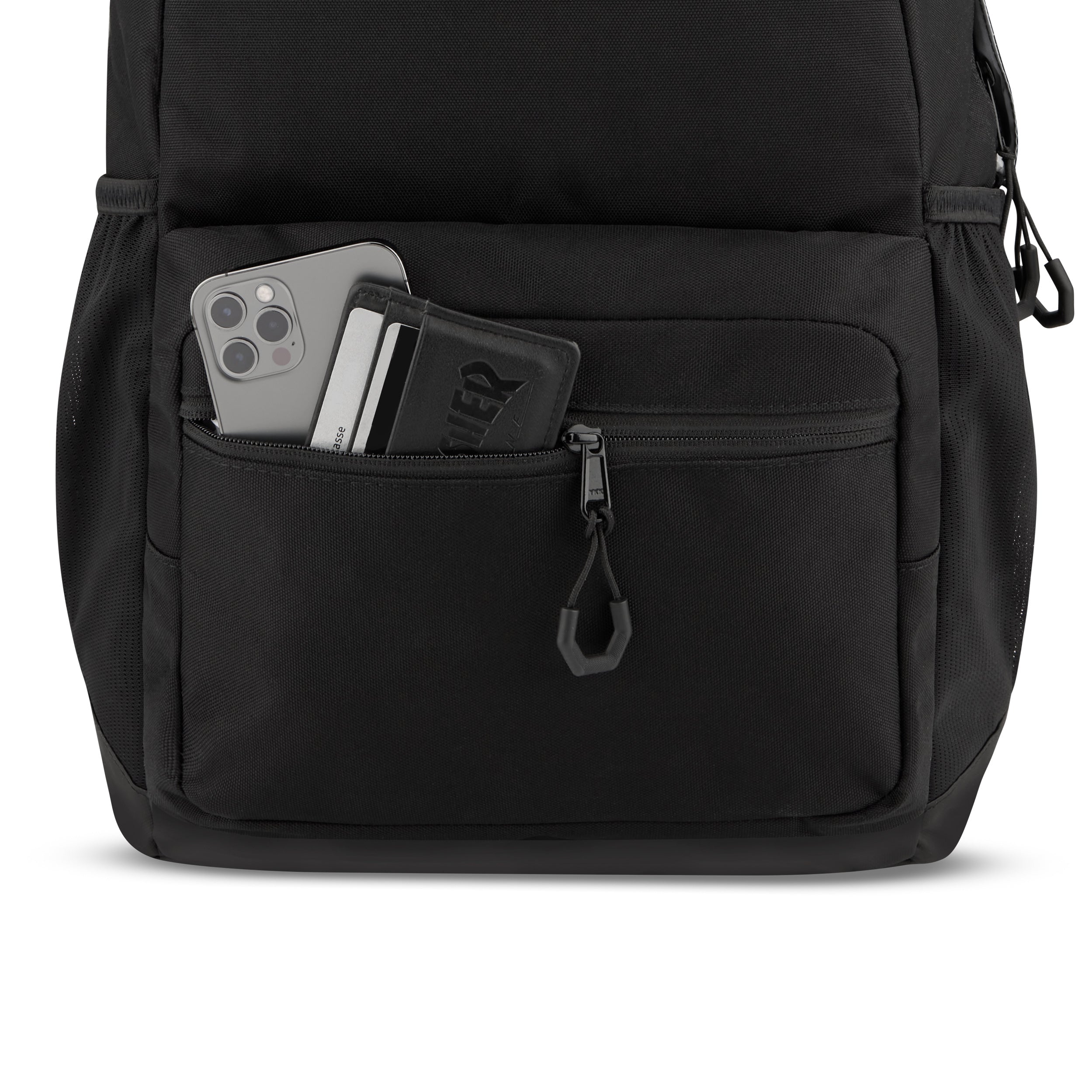 Schwarzer Schulrucksack FLEX mit frontaler Reißverschlusstasche, darin Smartphone, Karten und Geldbörse