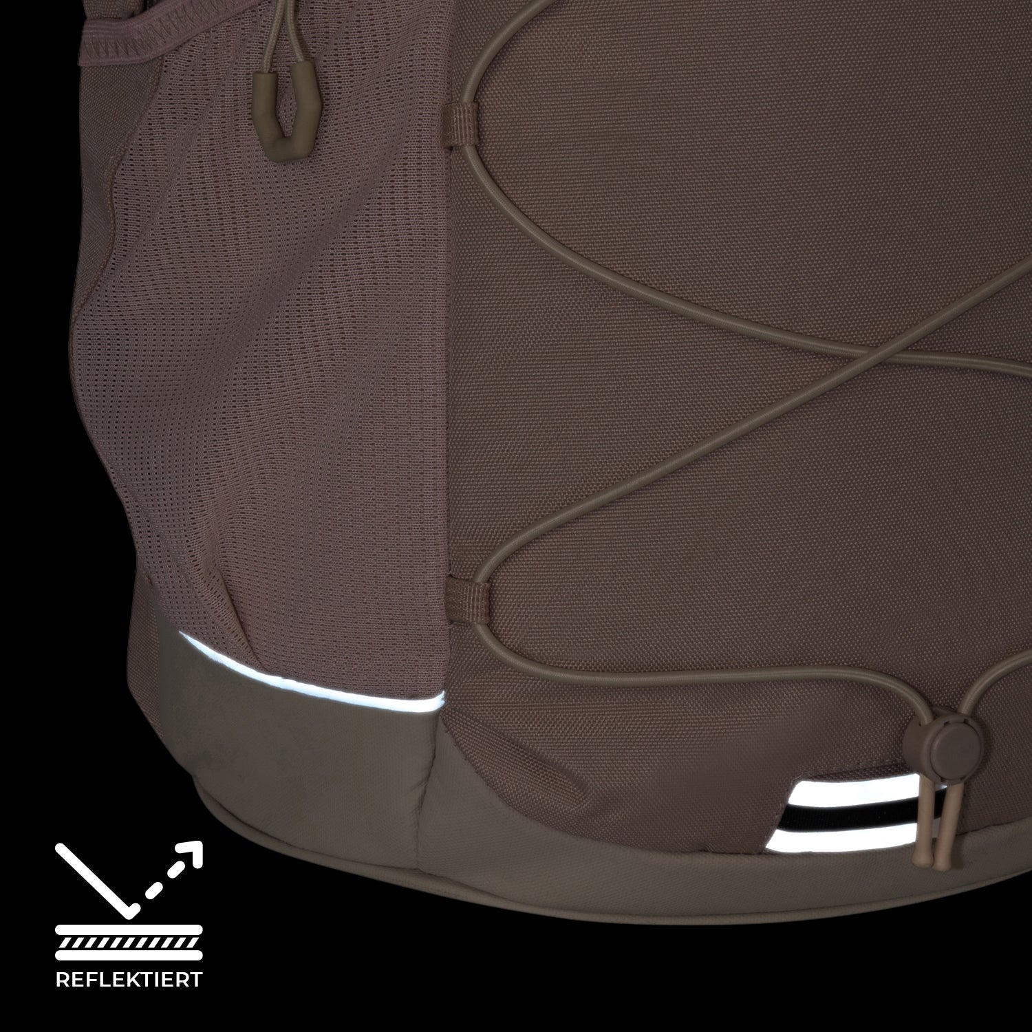 Detail des braunen Schulrucksacks AERO mit reflektierenden Elementen am unteren Rand